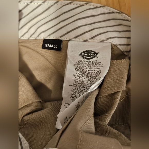 Pleated skirt - Picture 2 of 3